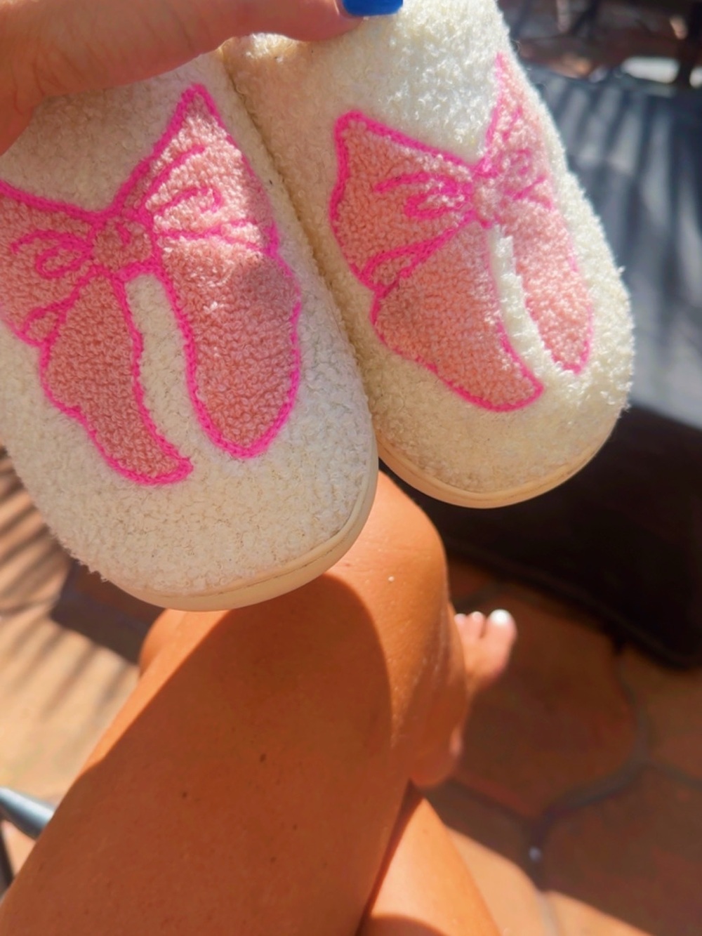 Cozy Women's Cream Slipper with Pink Bow Accent